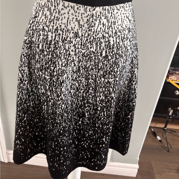 Carmen Marc Valvo Black and White Knit Skirt - Picture 3 of 4